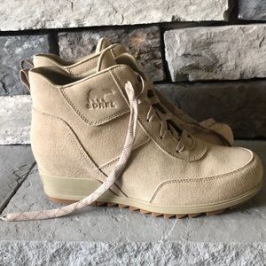 Sorel wedge boot. Size 10. Brand new without tags.